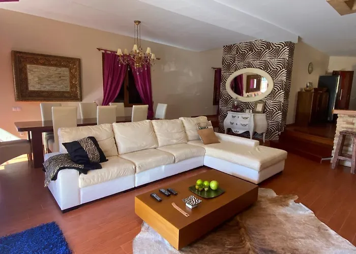 Ingrid. Piscina Exterior. *