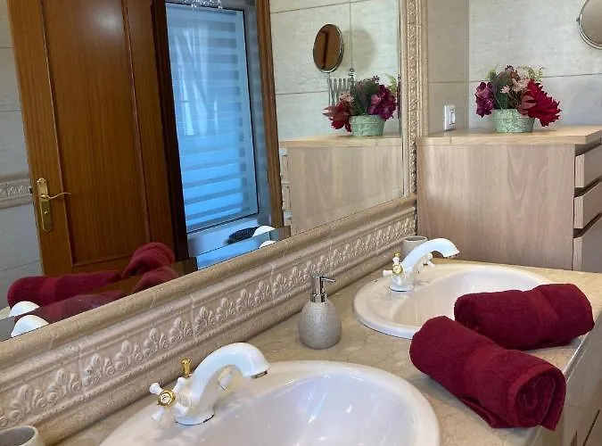 Ingrid. Piscina Exterior.