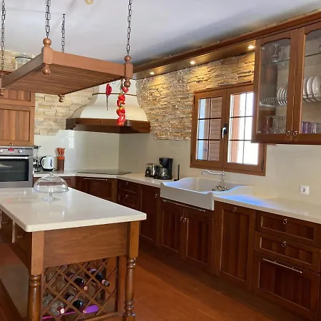 Ingrid. Piscina Exterior. וילה