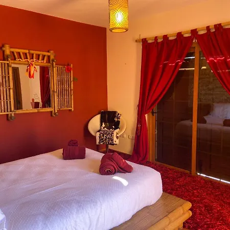 Ingrid. Piscina Exterior. Las Playas