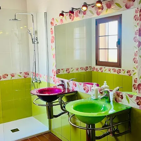 Ingrid. Piscina Exterior. וילה