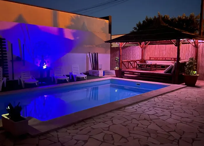 Ingrid. Piscina Exterior. *