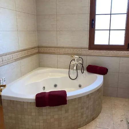 Ingrid. Piscina Exterior. * Las Playas