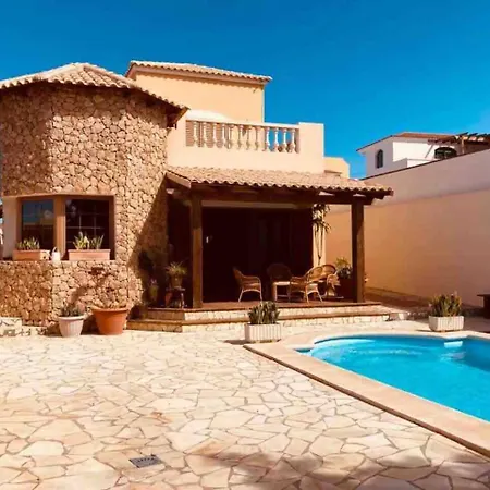 Ingrid. Piscina Exterior. Villa Las Playas