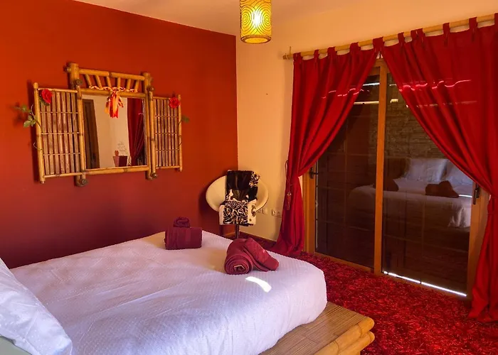 Ingrid. Piscina Exterior. Las Playas