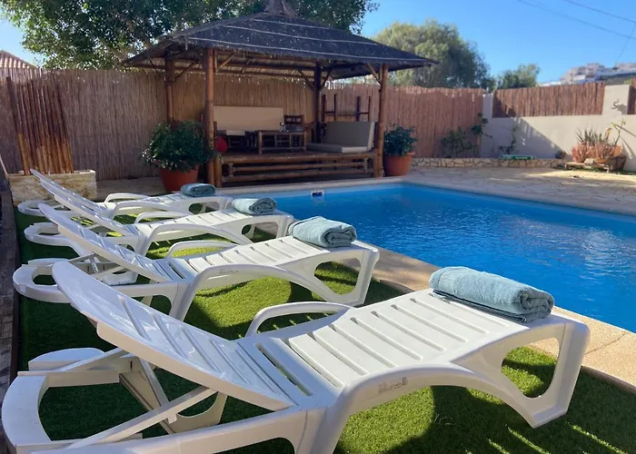 Ingrid. Piscina Exterior. Las Playas