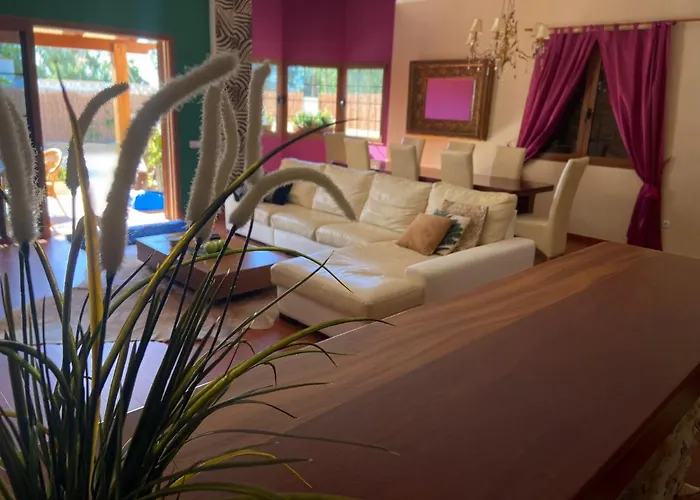 Ingrid. Piscina Exterior. Las Playas