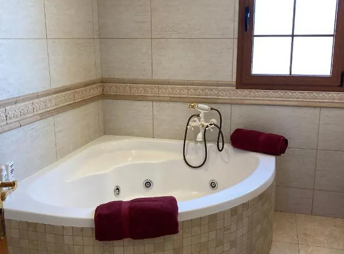 Ingrid. Piscina Exterior. * Las Playas